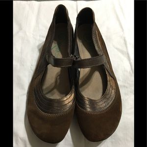 SZ 41 Naot brown suede and leather Mary Jane's.